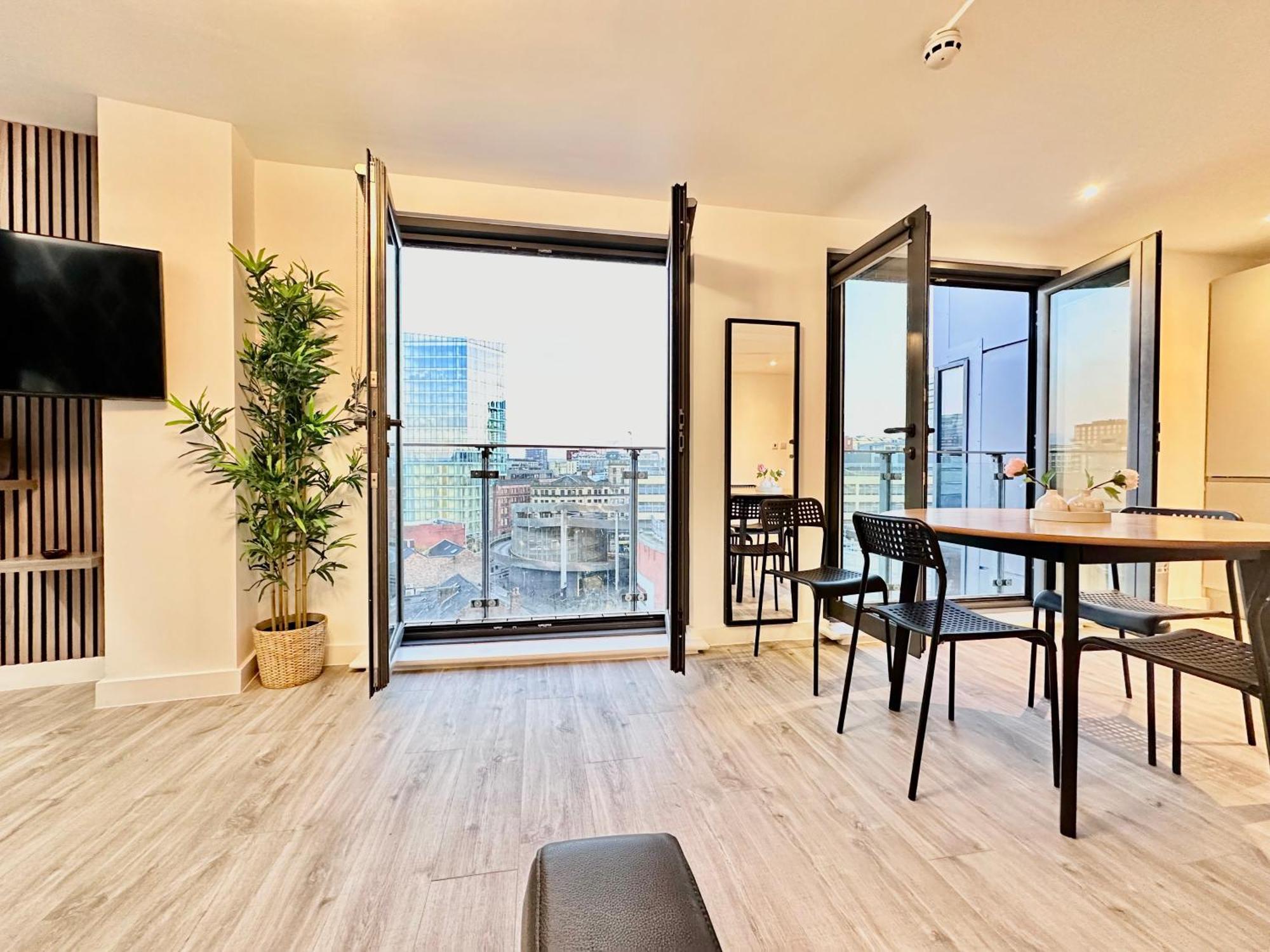 City Centre, Top Floor Apartment, Two Balconies Manchester Exterior photo